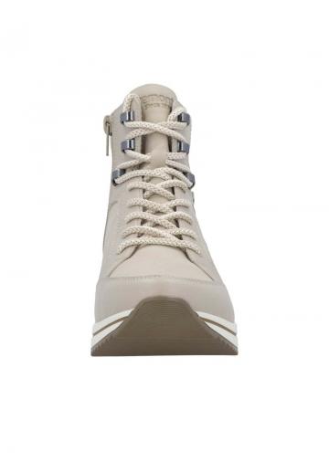 Сапожки на танкетке