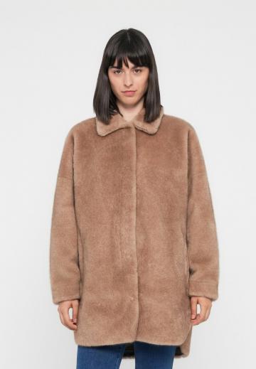 Шерстяное пальто