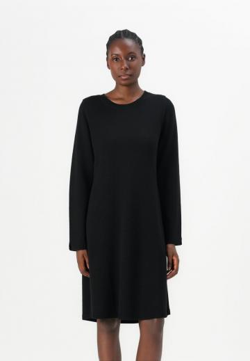 Вязаное платье