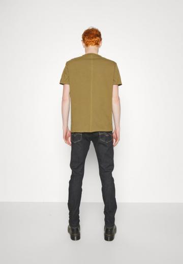 Узкие джинсы