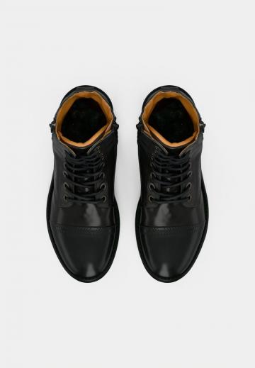 Ботинки на шнуровке