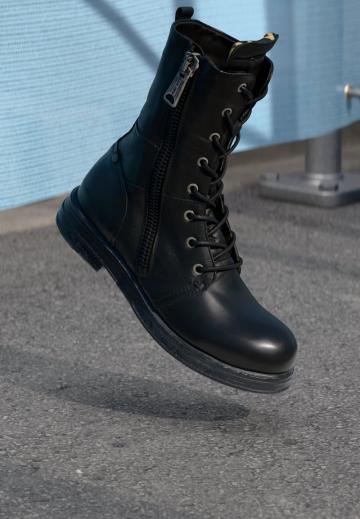 Ботинки на шнуровке