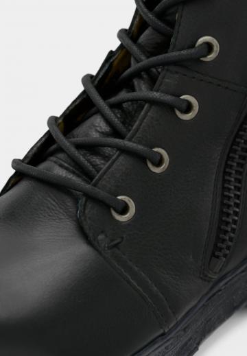 Ботинки на шнуровке