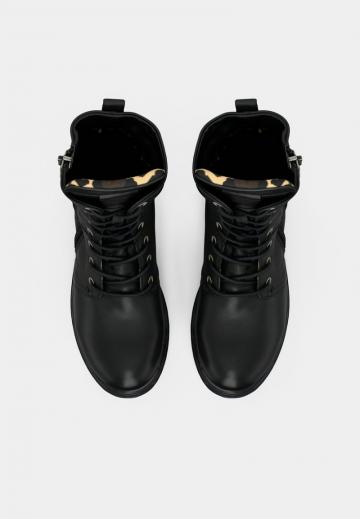 Ботинки на шнуровке