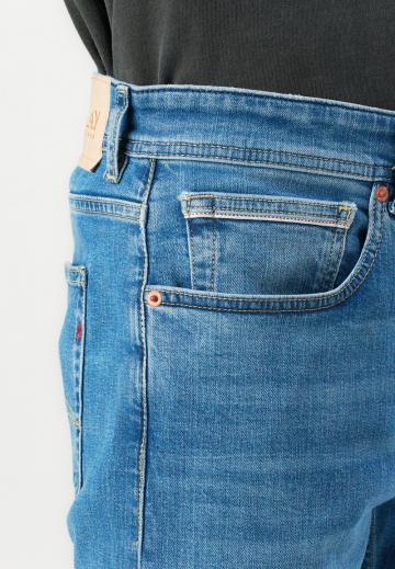 Прямые джинсы