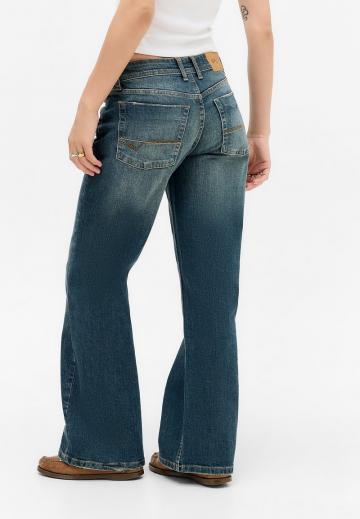 Клешеные джинсы