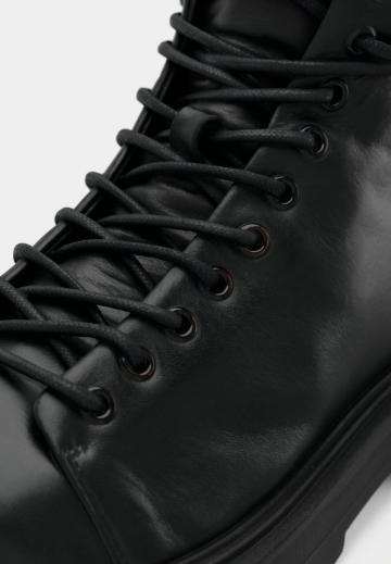 Ботинки на шнуровке