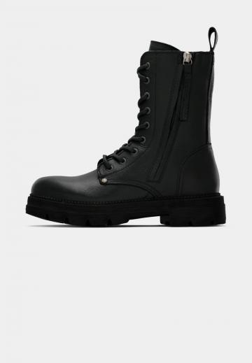 Ботинки на шнуровке