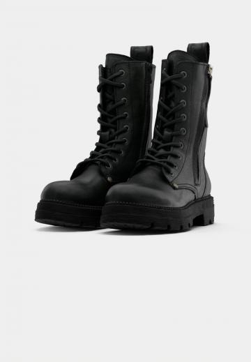 Ботинки на шнуровке