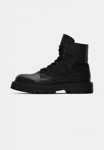 Ботинки на шнуровке