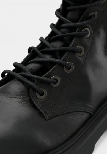Ботинки на шнуровке
