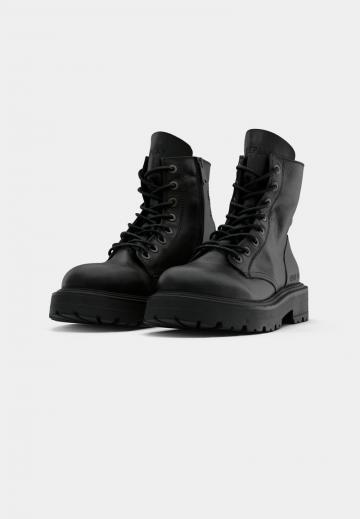 Ботинки на шнуровке