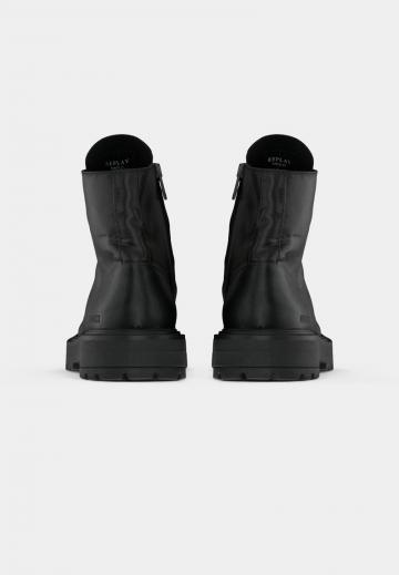 Ботинки на шнуровке