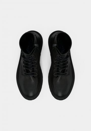 Ботинки на шнуровке