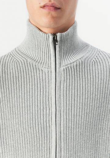 Вязаная кофта