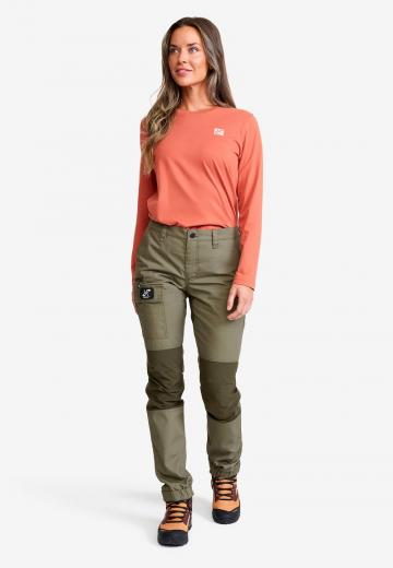 Брюки с накладными карманами