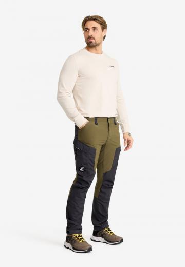 Брюки с накладными карманами