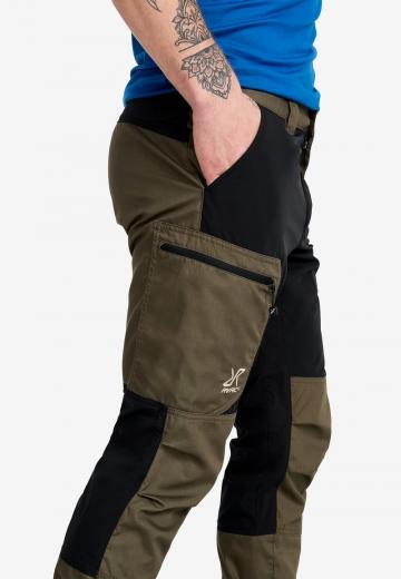 Брюки с накладными карманами
