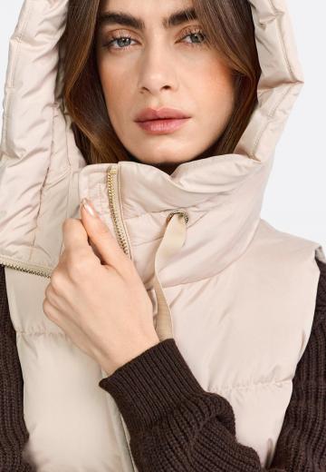 Длинный жилет