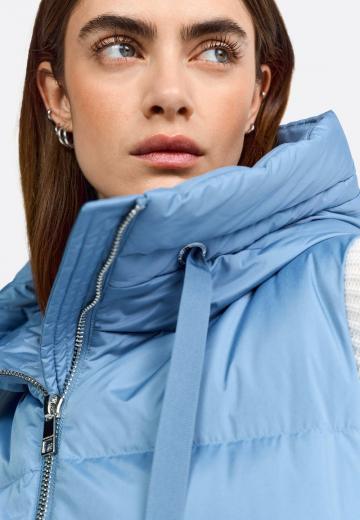 Длинный жилет