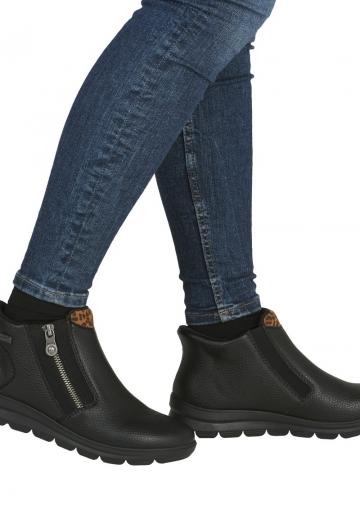 Сапожки на танкетке