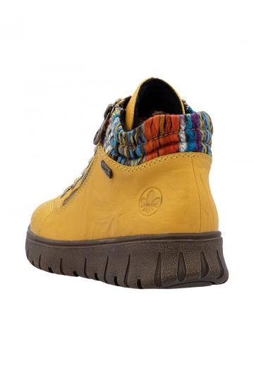 Сапожки на танкетке