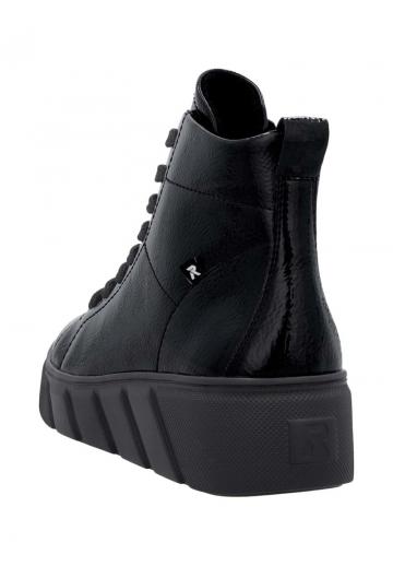 Сапожки на танкетке