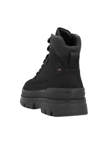 Ботинки на шнуровке