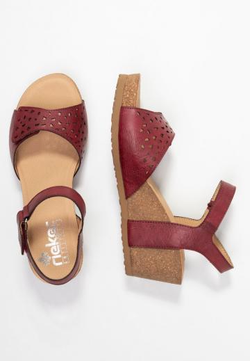 Босоножки на танкетке