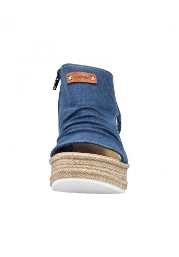 Босоножки на танкетке