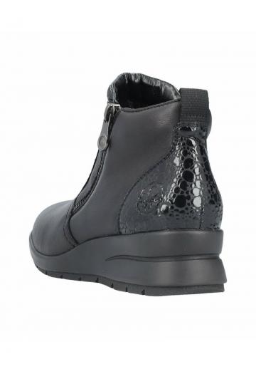 Сапожки на танкетке