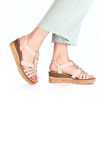 Босоножки на танкетке