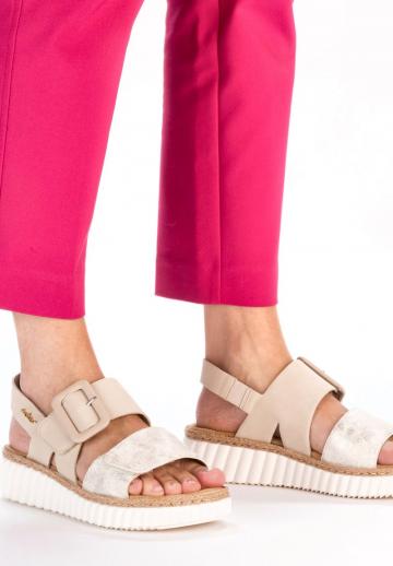 Босоножки на танкетке