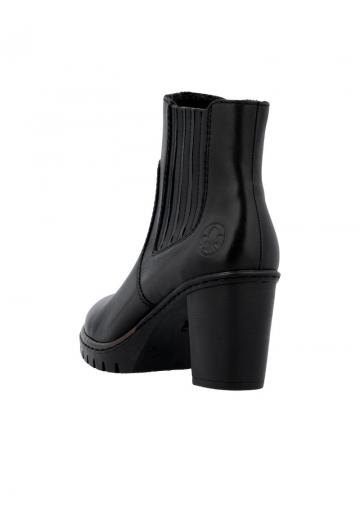 Полусапожки на высоком каблуке