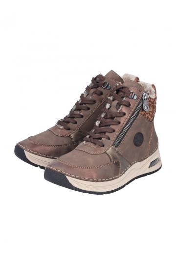 Сапожки на танкетке