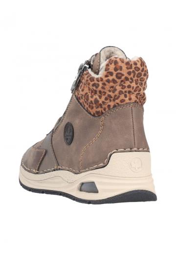 Сапожки на танкетке