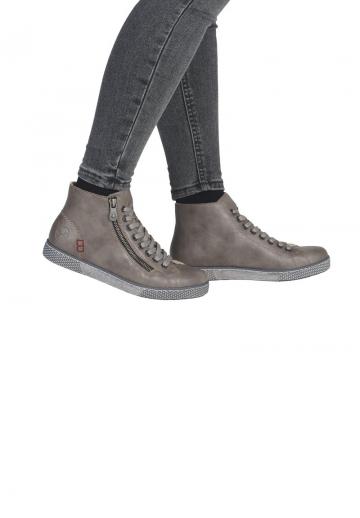 Ботинки на шнуровке