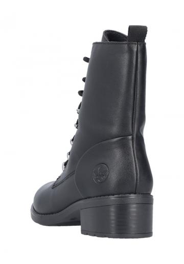 Ботинки на шнуровке