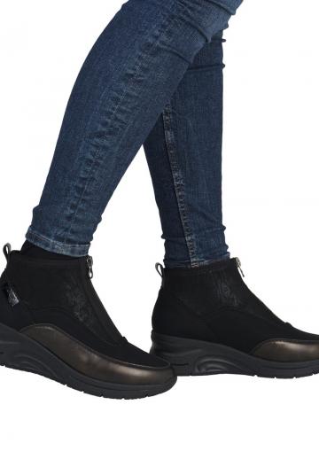 Сапожки на танкетке