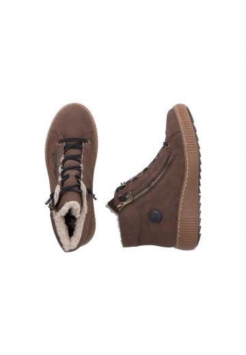 Сапожки на танкетке