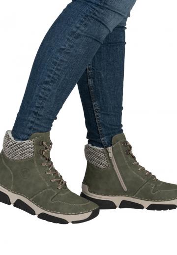 Сапожки на танкетке