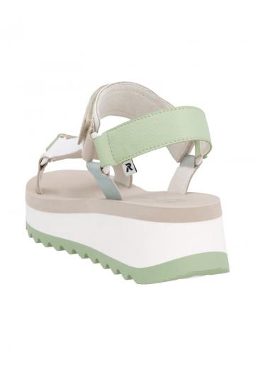 Босоножки на танкетке