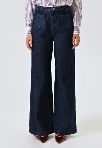 Клешеные джинсы