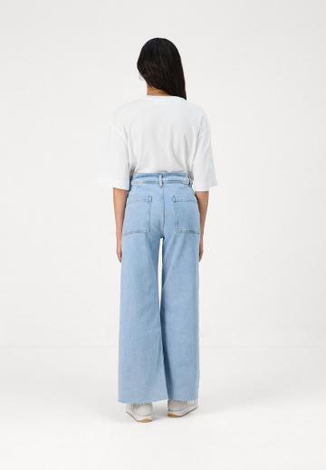 Клешеные брюки