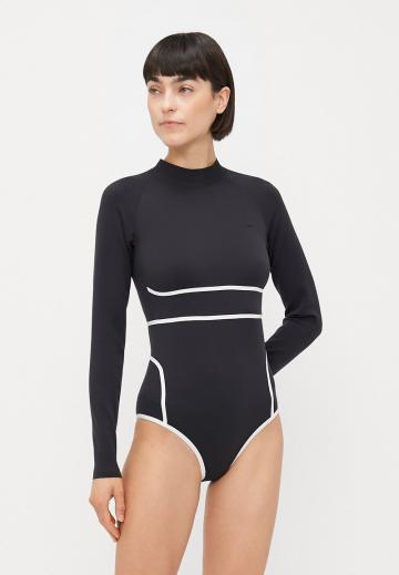 Слитный купальник