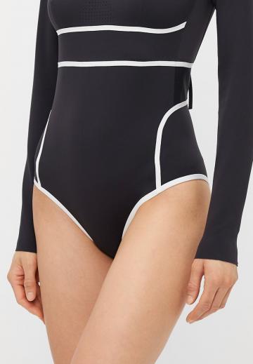 Слитный купальник