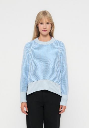 Пуловер в полоску