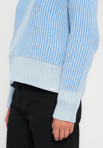 Пуловер в полоску