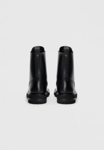 Ботинки на шнуровке