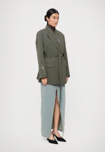 Длинный блейзер